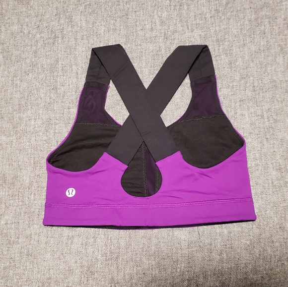 NWOT Lululemon Sports Bra - Size 4 - Picture 2 of 3